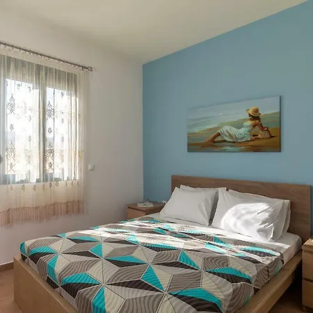 House Myrtos
